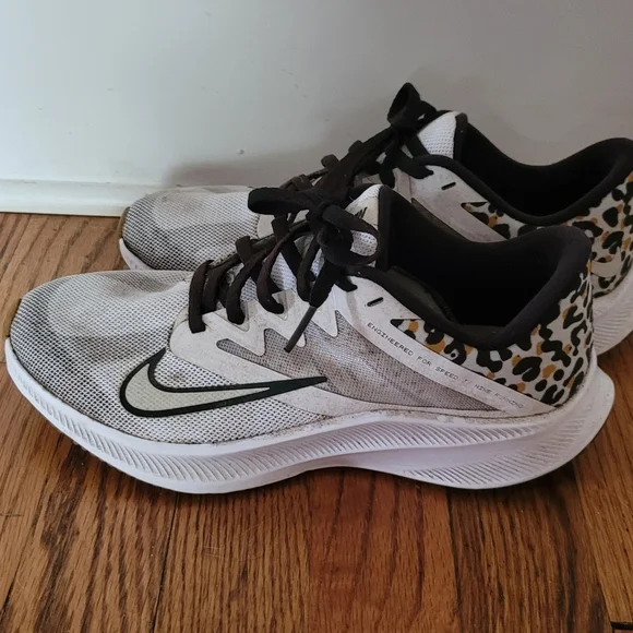 Nike Womens Quest 3 CV0149-110 White Running Shoes Sneakers Size 7.5 - Picture 6 of 8